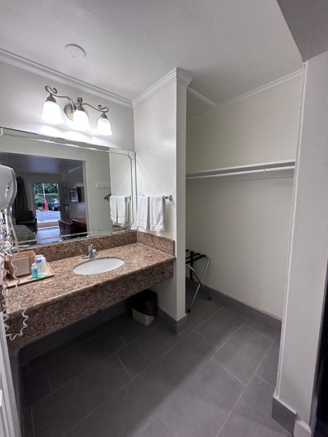 Willow Tree Lodge Fullerton Bagian luar foto