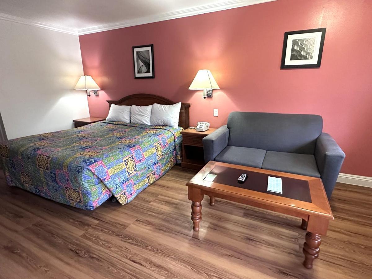 Willow Tree Lodge Fullerton Bagian luar foto