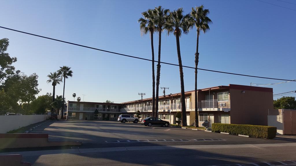 Willow Tree Lodge Fullerton Bagian luar foto
