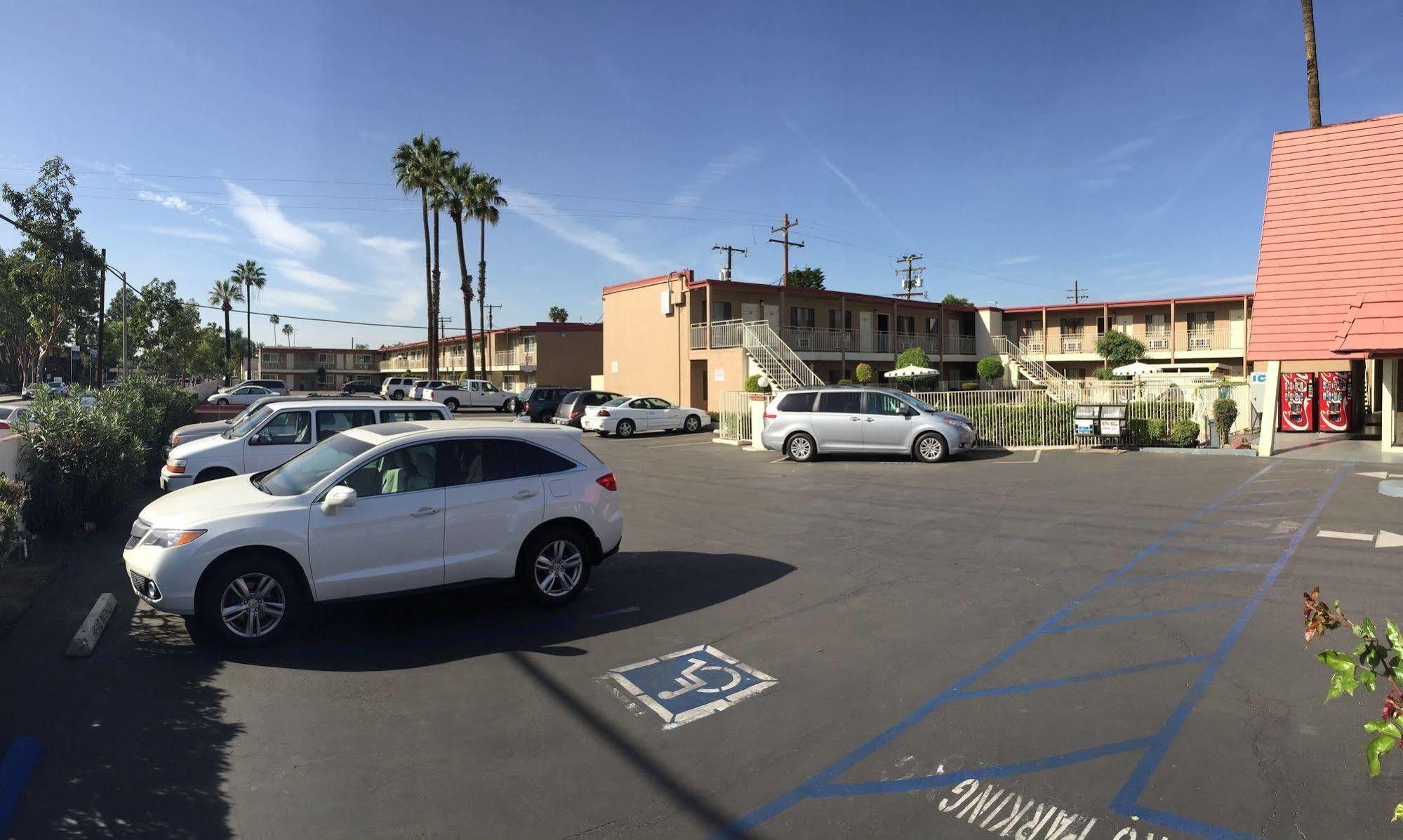 Willow Tree Lodge Fullerton Bagian luar foto