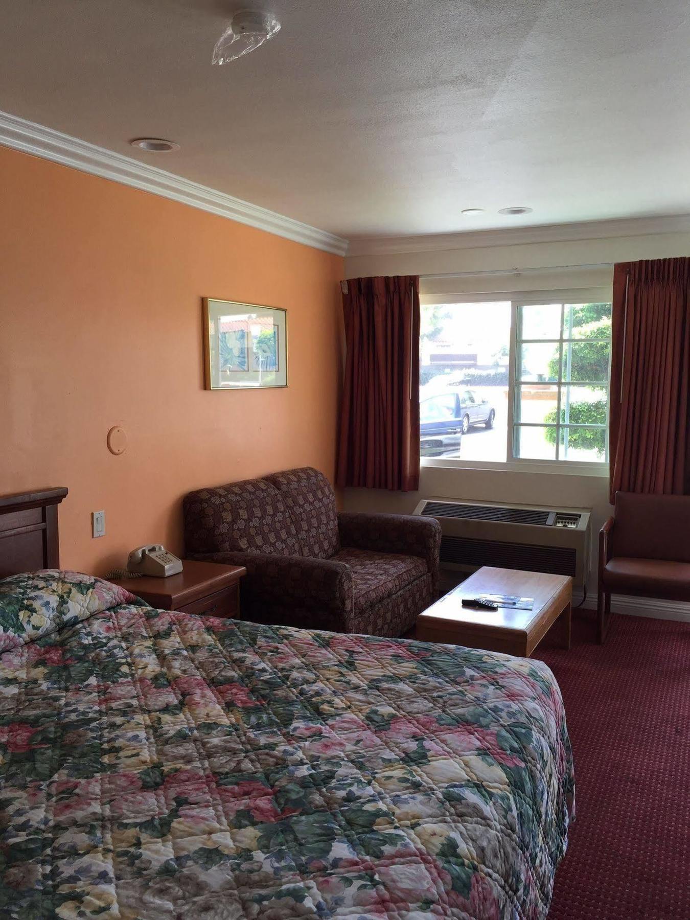 Willow Tree Lodge Fullerton Bagian luar foto