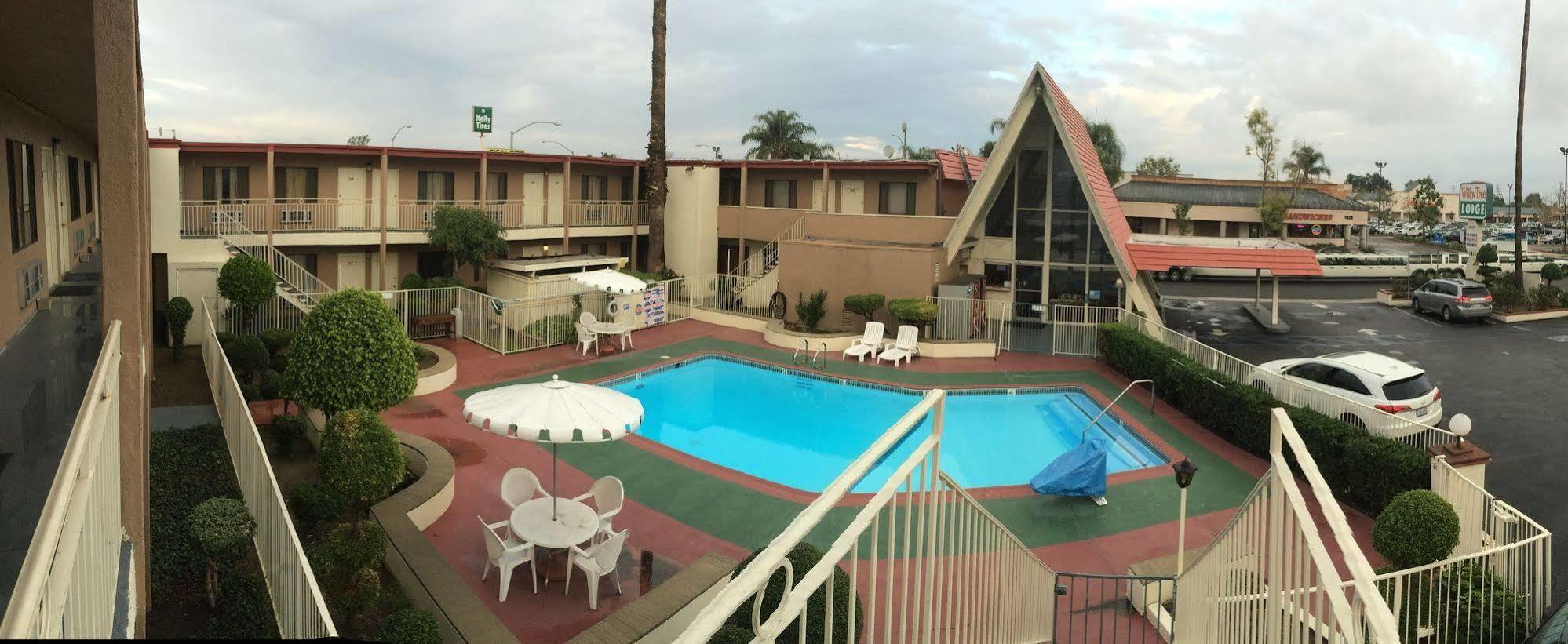 Willow Tree Lodge Fullerton Bagian luar foto